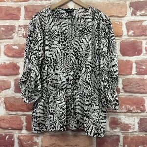 Simply Vera Wang Top Women's XXL Black White Abstract Animal Print Casual Shirt